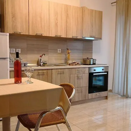 Porto Thassos & Hotel 2*
